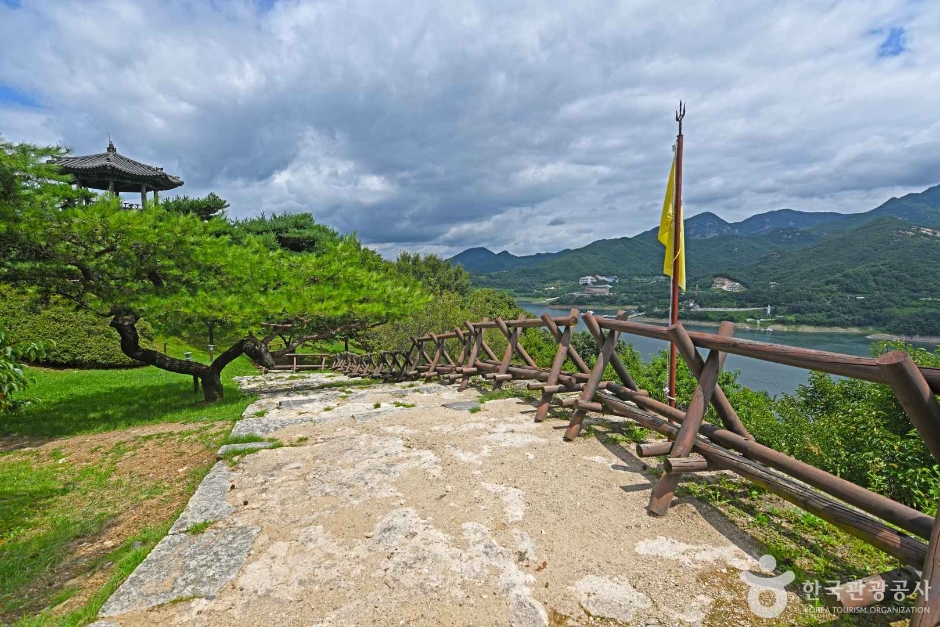 제천 청풍 망월산성