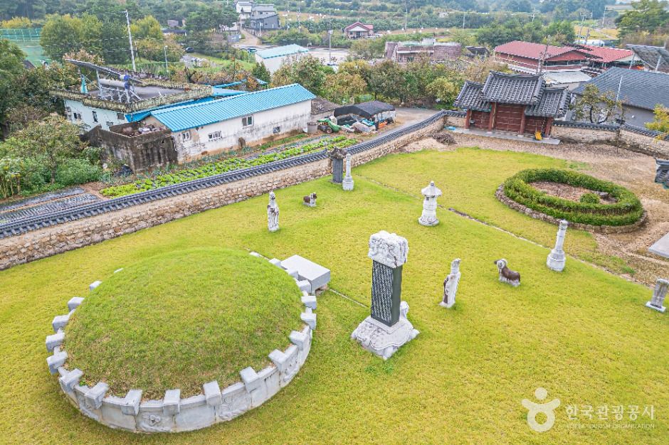 thumbnail-추수경장군묘역-4