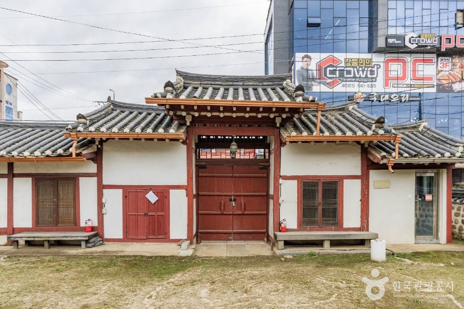 thumbnail-괴산군수 관사-4