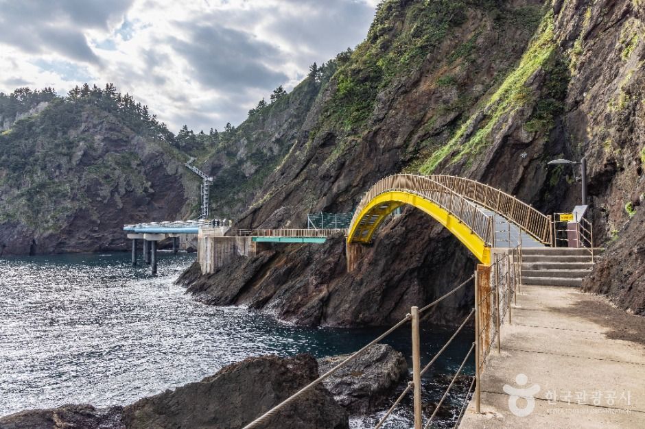 thumbnail-행남 저동 해안산책로 (울릉도, 독도 국가지질공원)-7