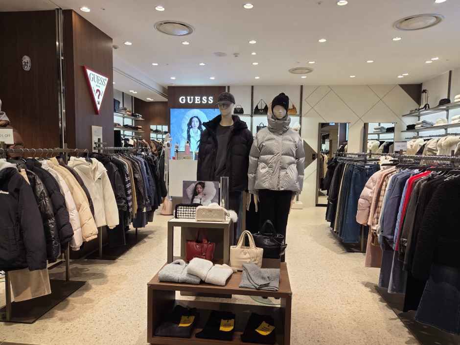 [事後免税店] GUESS・現代百貨店 KINTEX（キンテックス）店(게스 현대백화점 킨텍스점)