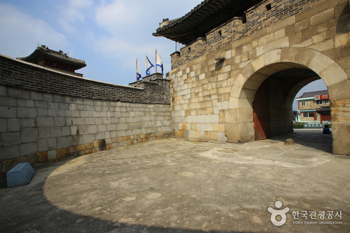 Hwaseomun Gate (화서문)