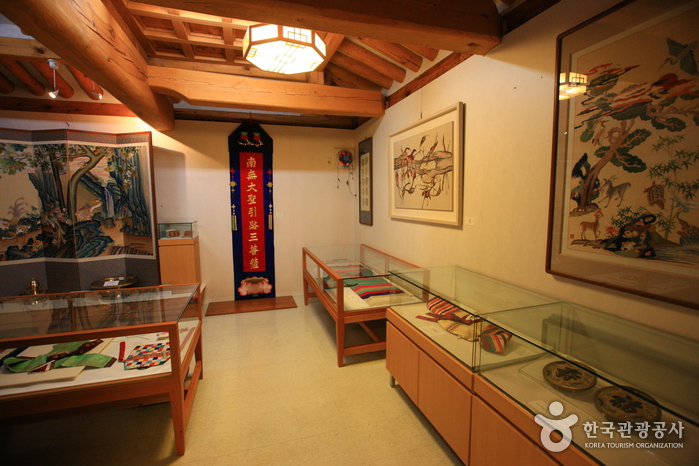 Музей вышивки Хан Сан Су (한상수 자수박물관)