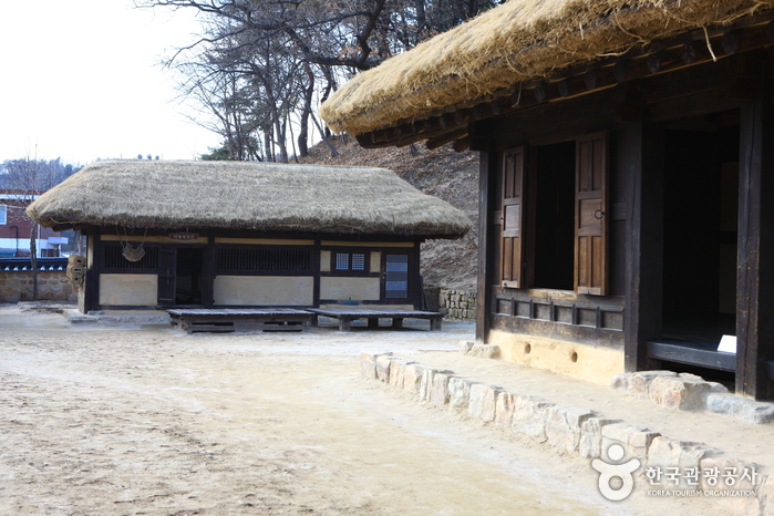 Kim You-jeong House of Literature (Sille Village) (김유정 문학촌)