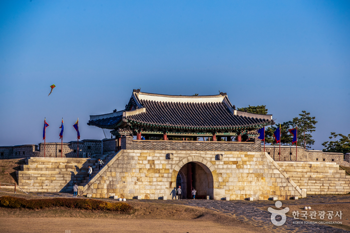 thumbnail-Suwon Hwaseong Fortress [UNESCO World Heritage] (수원 화성 [유네스코 세계문화유산])-8