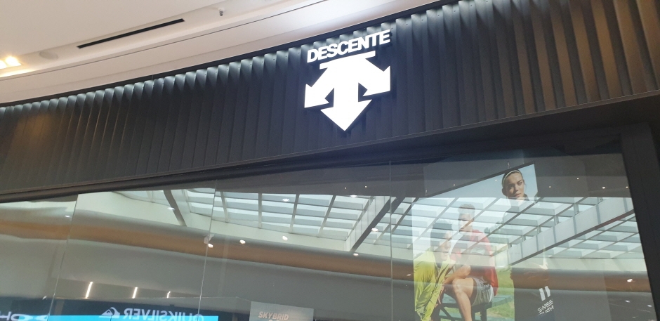 Descente - Starfield Goyang Branch [Tax Refund Shop] (데상트 스타필드고양)