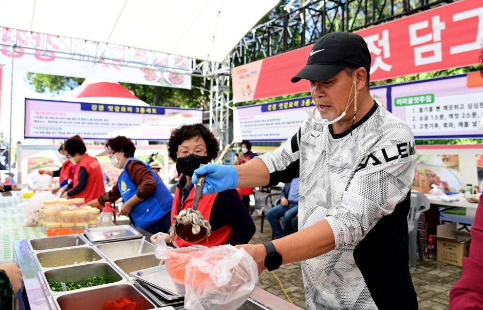 Nonsan Ganggyeong Salted Seafood Festival (논산강경젓갈축제)