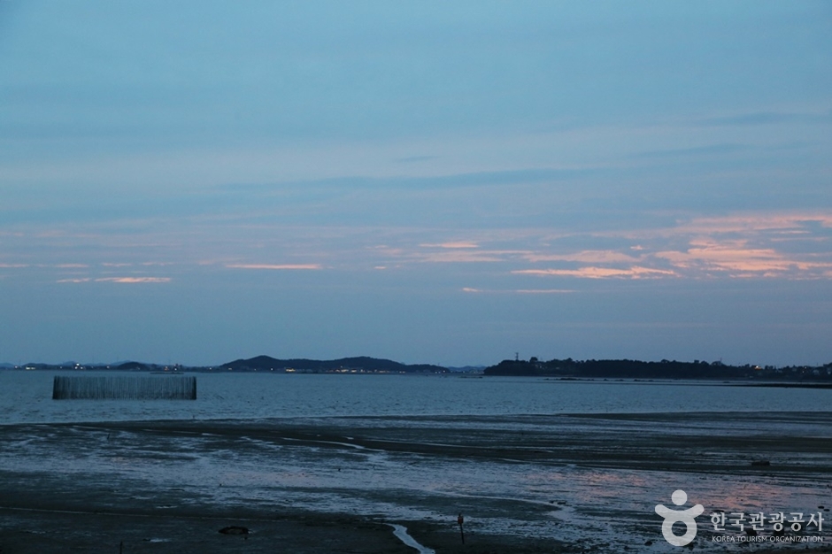 Gungpyeongni Beach (궁평리해수욕장)