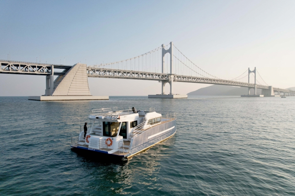 Haeundae River Cruise (해운대리버크루즈)