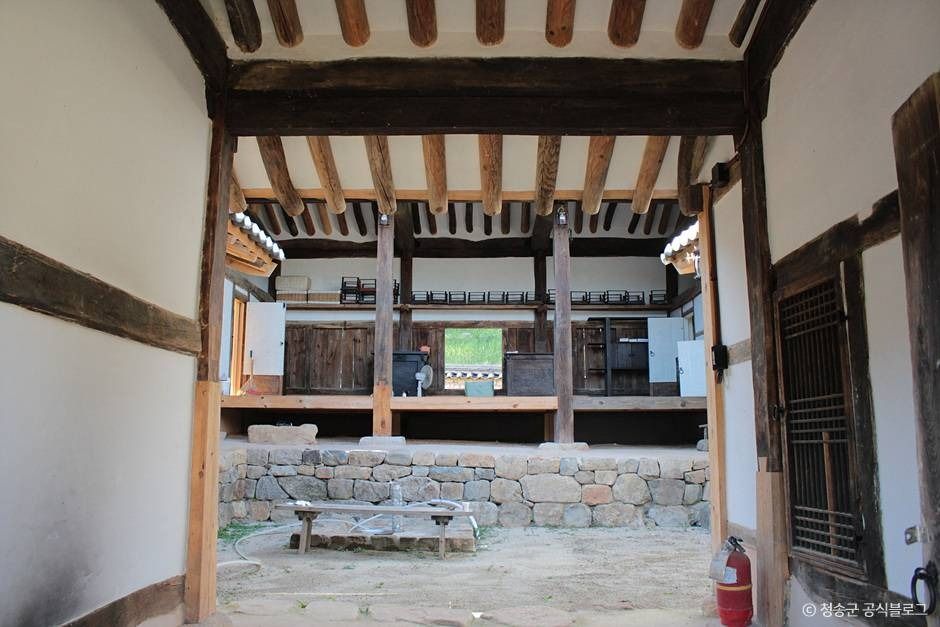 청송 평산신씨 판사공파 종택과 분가 고택