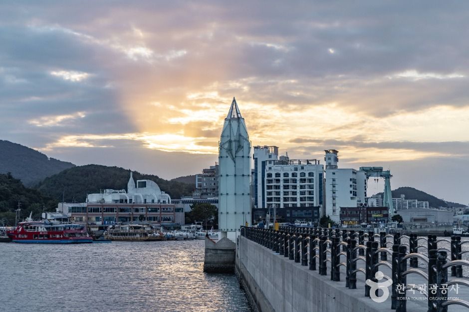도남항 동방파제 등대