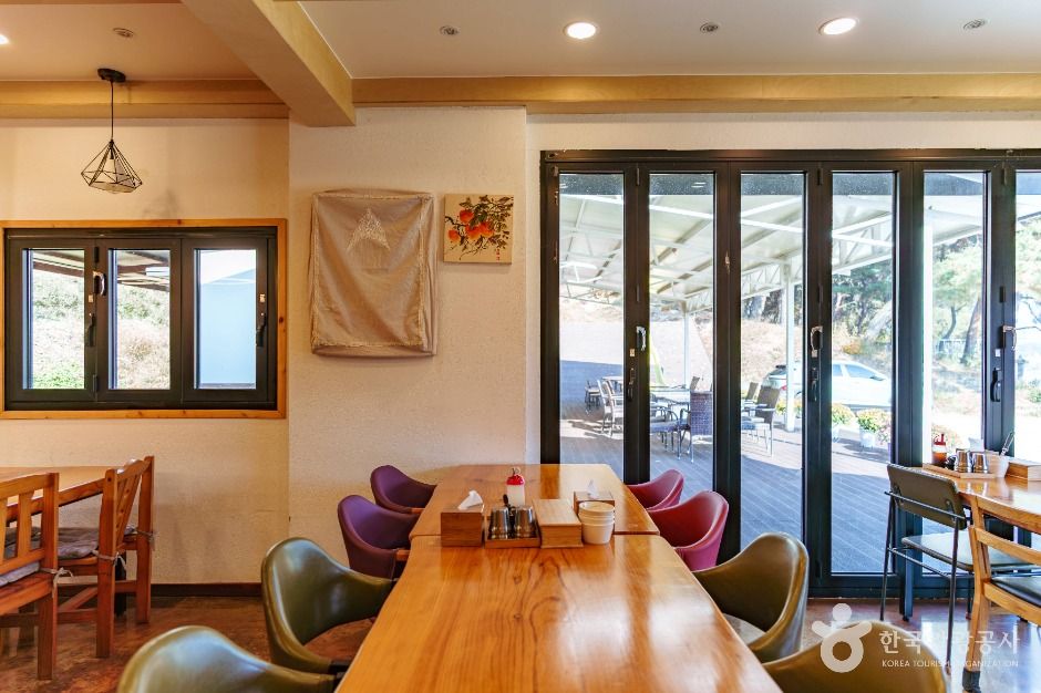 초정솔밭보리밥집카페