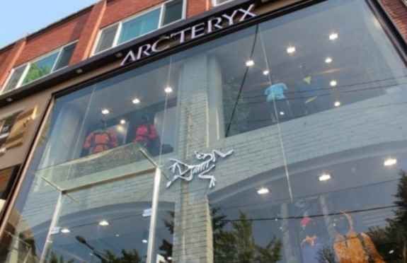 [事後免税店]ARC'TERYX（アークテリクス）・トボンサン（道峰山）店(아크테릭스 도봉산점)