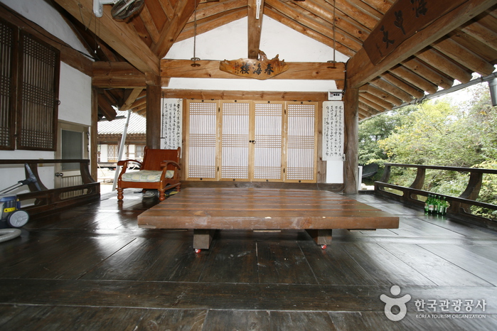 Gokjeongjae House (Geumhwallakji) (곡전재 전통한옥펜션)