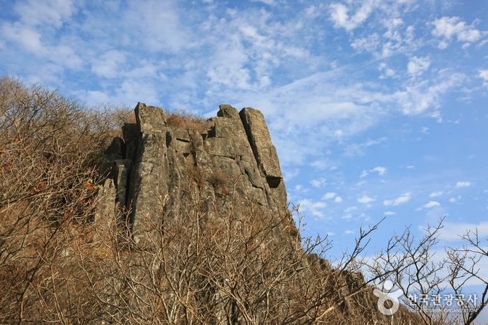 Jusangjeolli Cliff of Mudeungsan Mountain (무등산 주상절리대)