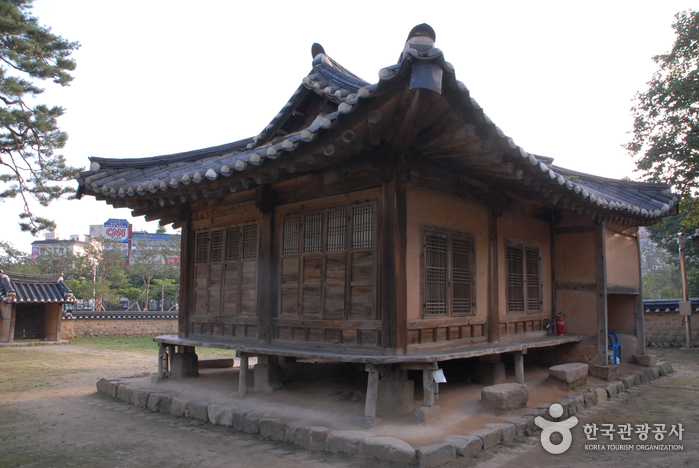 Parc Dongchundang (대전 회덕 동춘당)