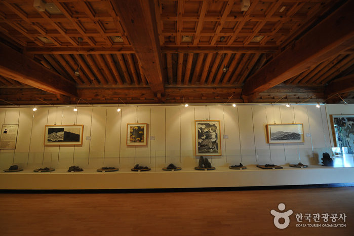 Ullimsanbang House (진도 운림산방)
