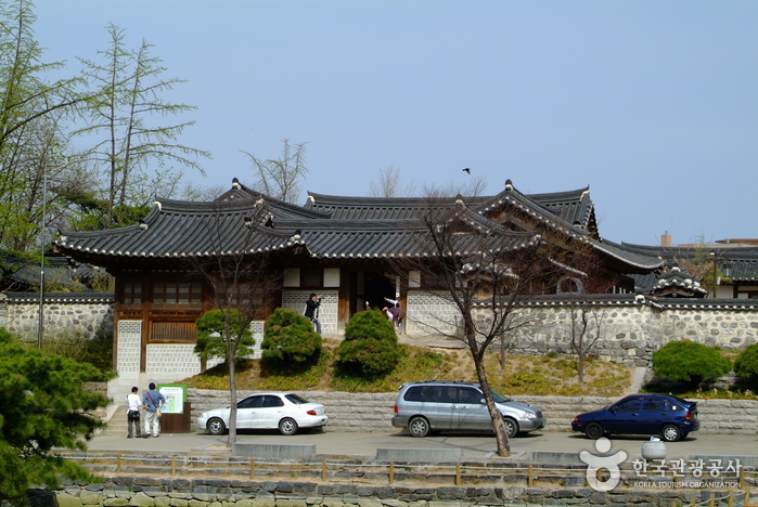 Namsangol Hanok Village (남산골 한옥마을)