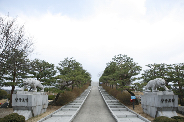 장군 묘역