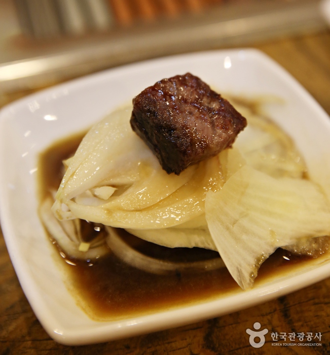 그냥 먹어도 맛있고, 양파와 함께 먹어도 맛나다.