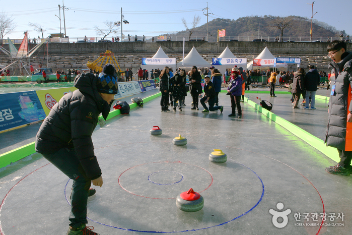 ‘물 반 고기 반’이라고 전해~라, 화천 산천어축제13