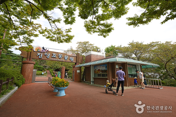 진양호동물원은 경남 최초의 동물원이다