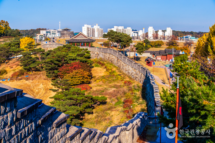 Suwon Hwaseong Fortress [UNESCO World Heritage] (수원 화성 [유네스코 세계문화유산])