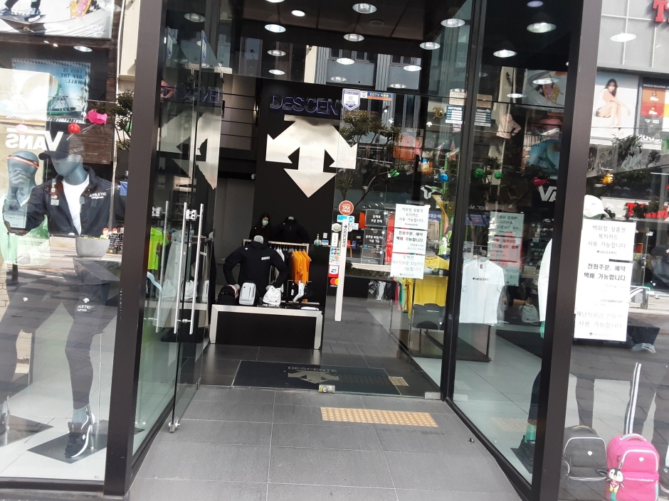 Descente - Gwangbok Branch [Tax Refund Shop] (데상트 광복)