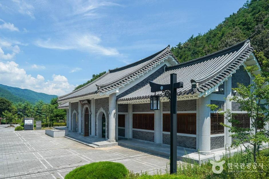 의사전해산 추모비