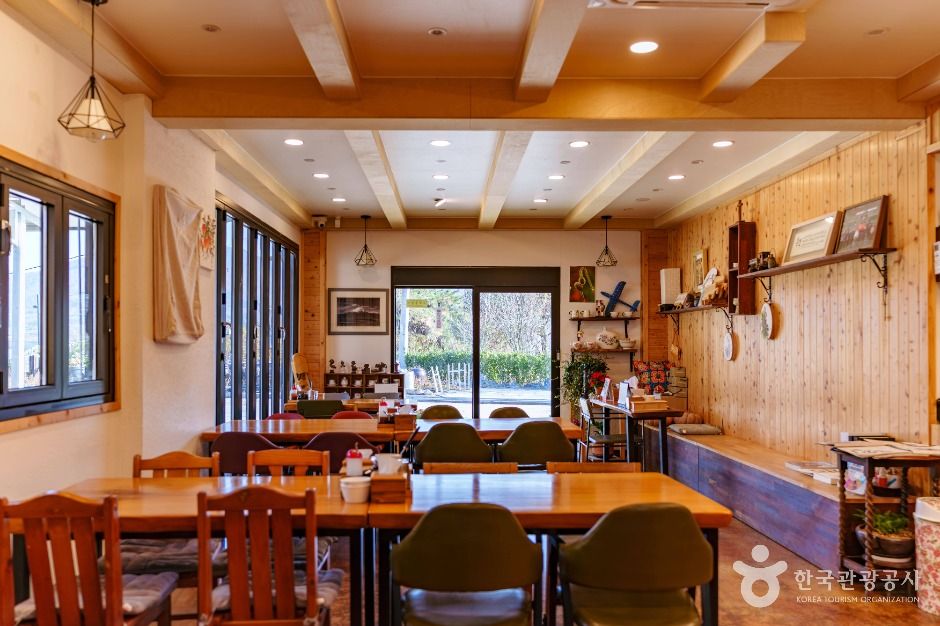 초정솔밭보리밥집카페