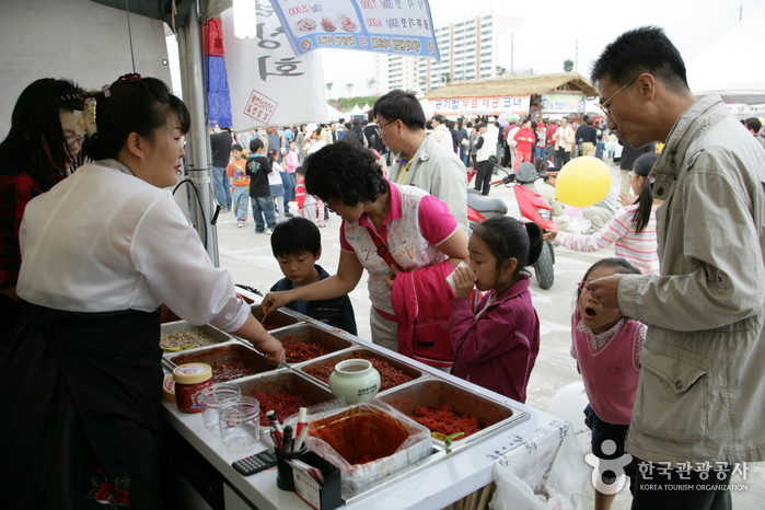 Ganggyeong Fermented Seafood Festival (강경 발효젓갈축제)