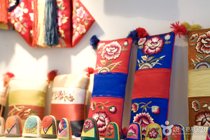 Gukje Embroidery (국제자수원 3호점-인사동)