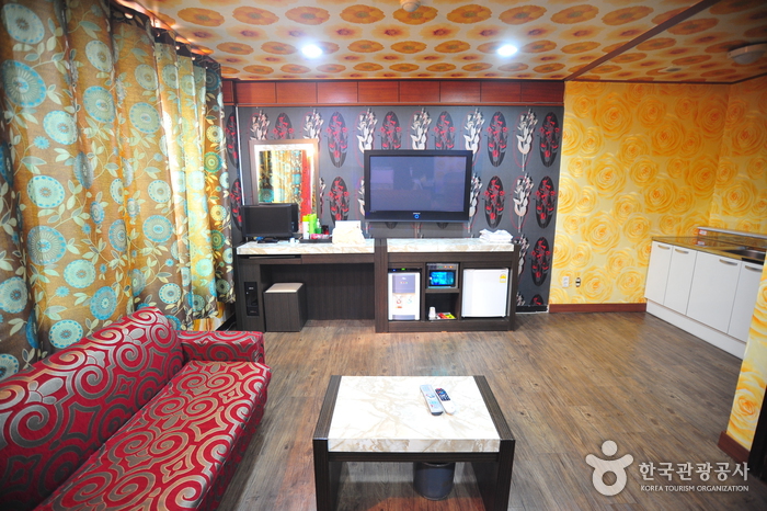 Andong Park Hotel - Goodstay (안동파크호텔)