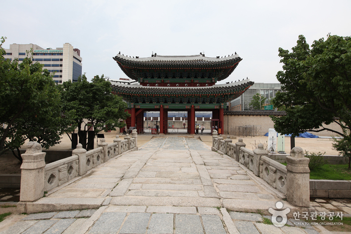Puerta Honghwamun del Palacio Changgyeonggung (창경궁 홍화문)