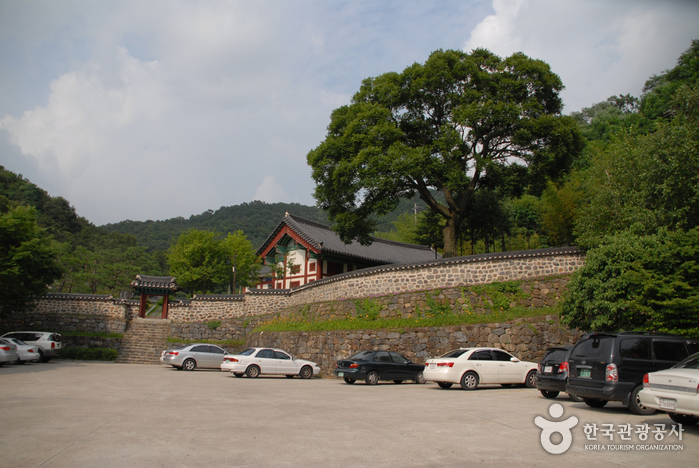 Uam Historical Park (우암사적공원)