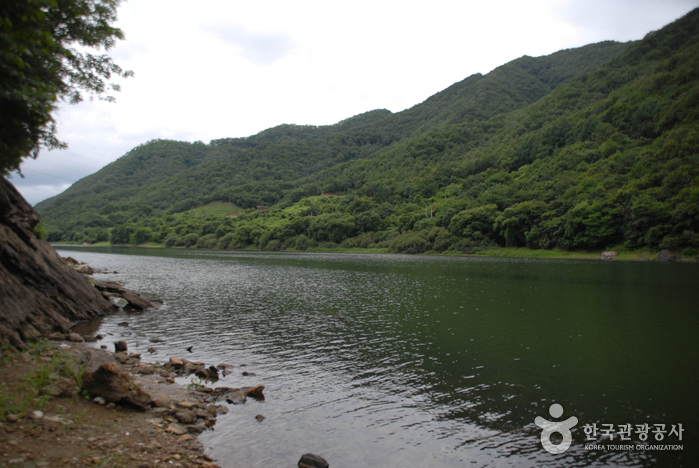 Goesanho Lake (괴산호)