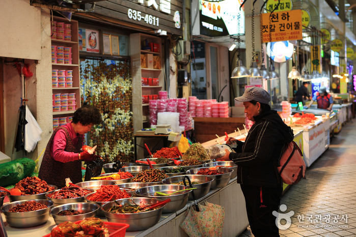 thumbnail-Sokcho Tourist & Fishery Market (Formerly, Jungang Market) (속초 관광수산시장 (구: 중앙시장))-12