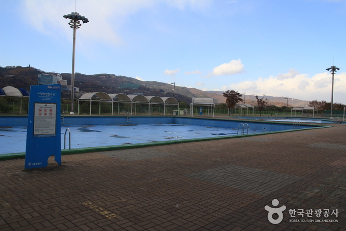 Freibad im Hangang-Park Gwangnaru (한강시민공원 광나루수영장(실외))