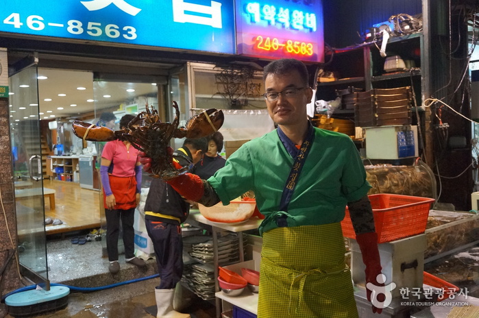 忠武生魚片店(충무횟집)