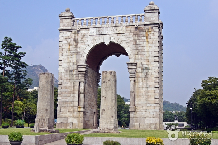 Dongnimmun Gate (독립문)