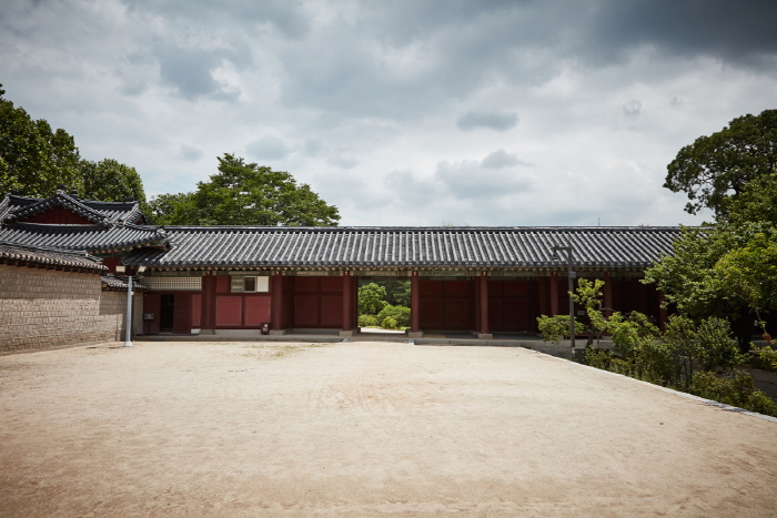 Puerta Honghwamun del Palacio Changgyeonggung (창경궁 홍화문)