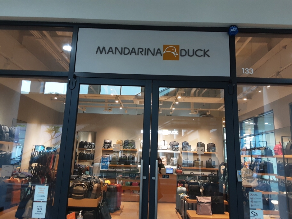 Mandarina Duck - Hyundai Gimpo Branch [Tax Refund Shop] (만다리나덕 현대김포)