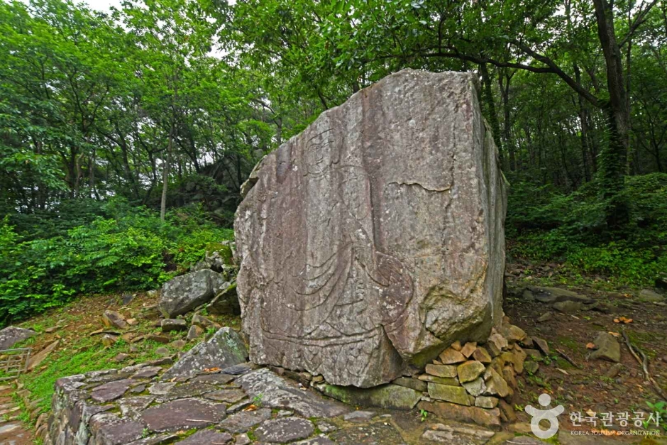 괴산 삼방리 마애여래좌상