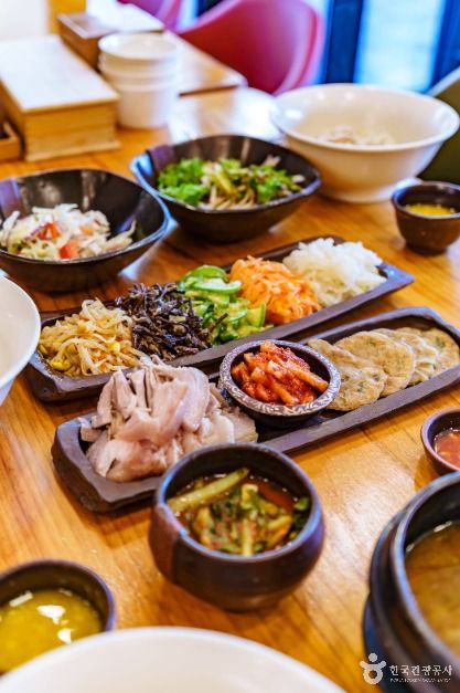 초정솔밭보리밥집카페