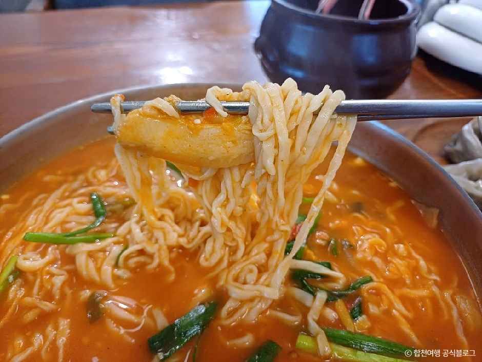 thumbnail-순할머니손칼국수-1