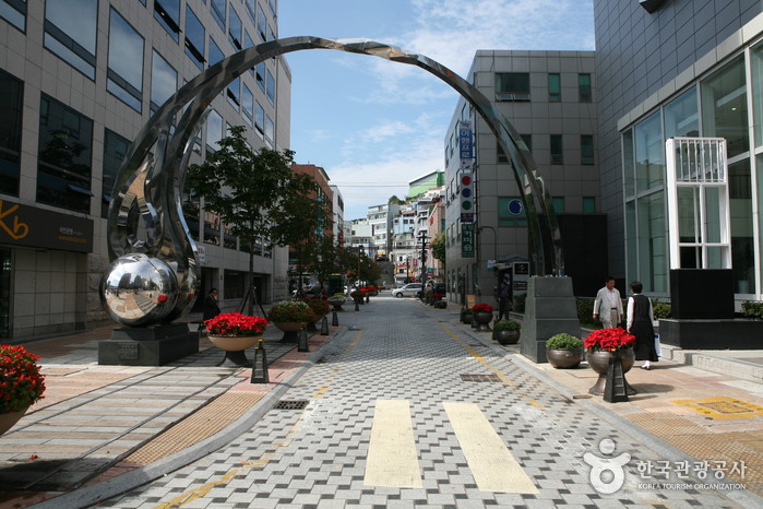 La rue culturelle et touristique des 40 marches (40계단 문화관광테마거리)