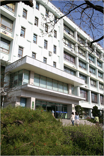 Dongguk University Institute of International Education (동국대학교 한국어교육센터)