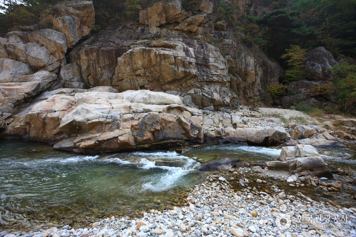 thumbnail-Buryeonggyegok Valley [National Geopark] (불영계곡 (경북 동해안 국가지질공원))-7