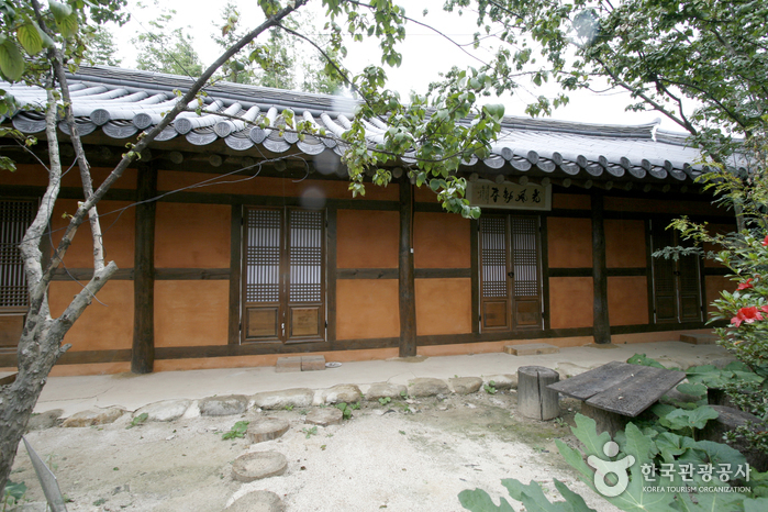 Gokjeongjae House (Geumhwallakji) (곡전재 전통한옥펜션)