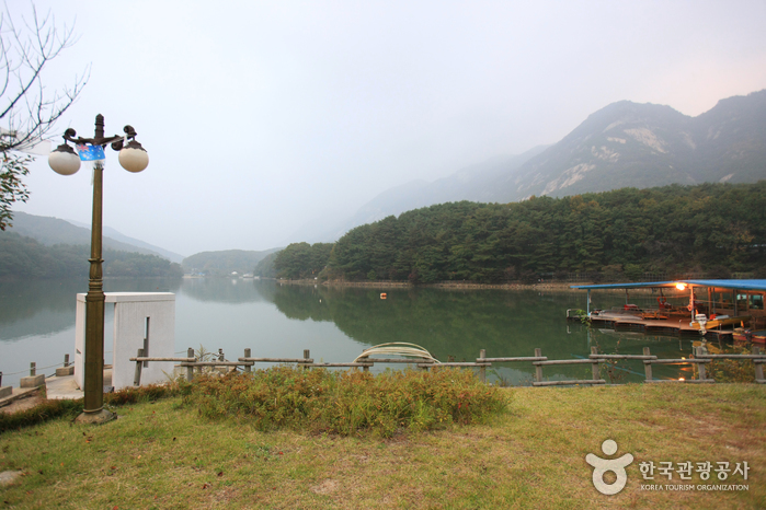 Sanjeong Lake (포천 산정호수)